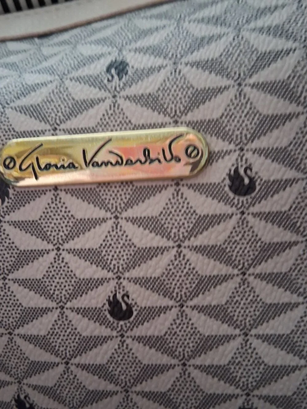 Gloria Vanderbilt Beige Swan Logo Crossbody Handbag Purse
